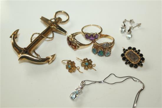 Gold dress rings, anchor brooch etc